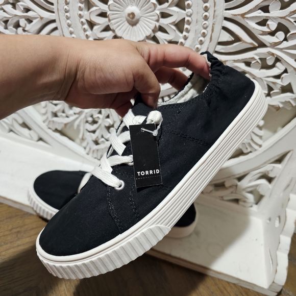 NEW Torrid Rushed Built Up Riley Black Canvas Sneakers Womens 9 Chunky Sole - Picture 3 of 5